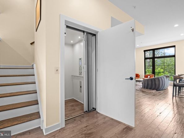 4523 Riverside Way, Philadelphia PA 19127