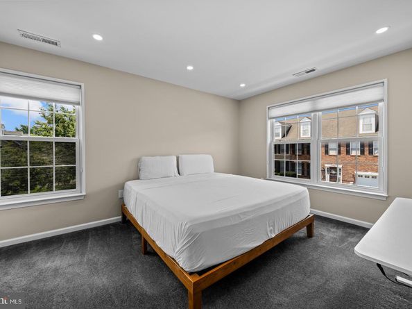 2124 W Reserve Drive, Philadelphia PA 19145
