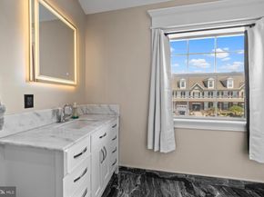 2124 W Reserve Drive, Philadelphia PA 19145