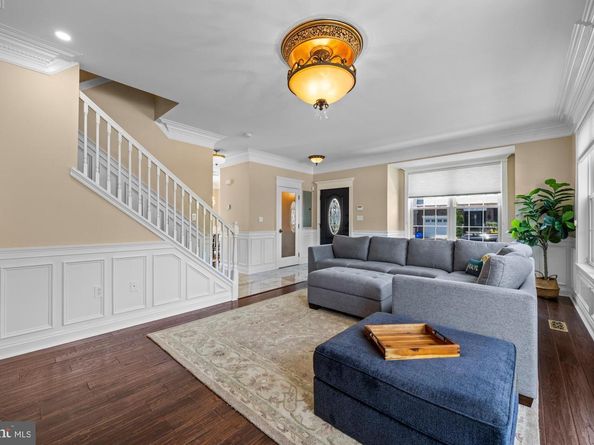 2124 W Reserve Drive, Philadelphia PA 19145