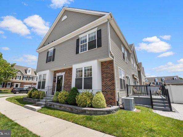 2124 W Reserve Drive, Philadelphia PA 19145