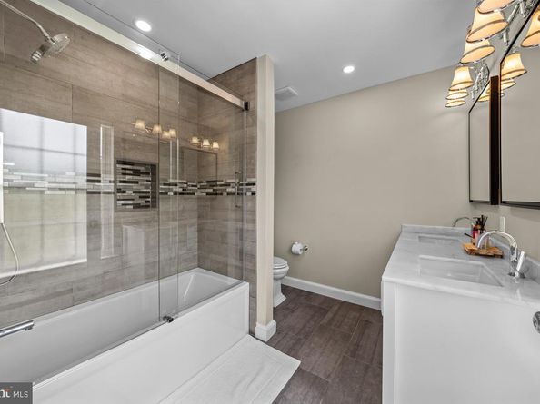 2124 W Reserve Drive, Philadelphia PA 19145