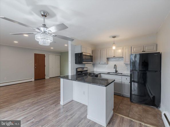 100 E Glenolden Avenue R9, Glenolden PA 19036