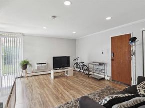 100 E Glenolden Avenue R9, Glenolden PA 19036