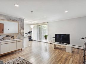 100 E Glenolden Avenue R9, Glenolden PA 19036