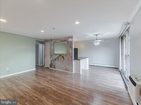 100 E Glenolden Avenue R9, Glenolden PA 19036