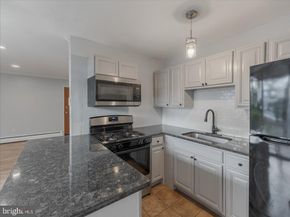 100 E Glenolden Avenue R9, Glenolden PA 19036