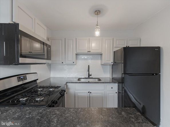 100 E Glenolden Avenue R9, Glenolden PA 19036