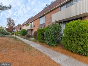 100 E Glenolden Avenue R9, Glenolden PA 19036