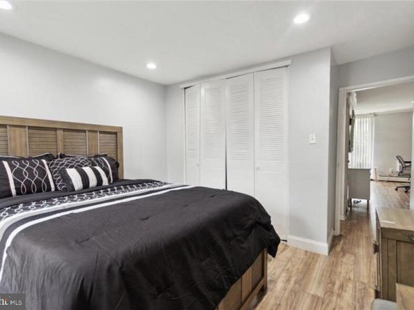 100 E Glenolden Avenue R9, Glenolden PA 19036