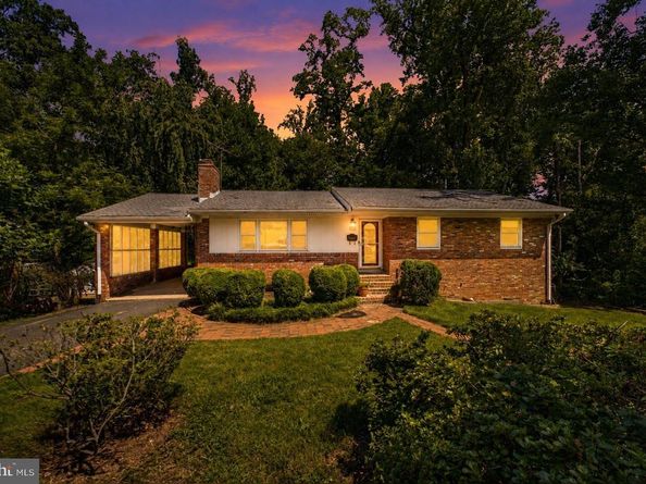 7048 Cindy Ln, Annandale VA 22003