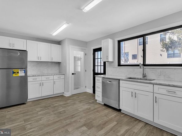 382 Martin Street, Philadelphia PA 19128