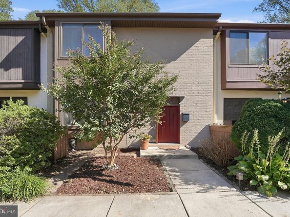 2053 Golf Course Drive, Reston VA 20191