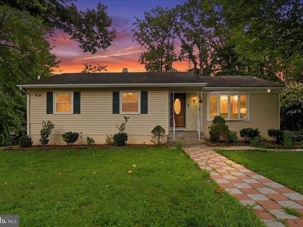 131 Casmar Street SE, Vienna VA 22180