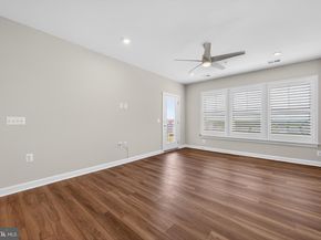 21630 Hawksbill High Circle 405, Sterling VA 20164