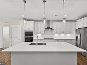 21630 Hawksbill High Circle 405, Sterling VA 20164