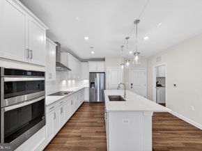 21630 Hawksbill High Circle 405, Sterling VA 20164