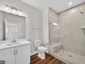 21630 Hawksbill High Circle 405, Sterling VA 20164