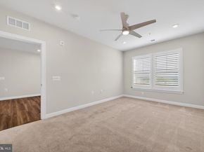 21630 Hawksbill High Circle 405, Sterling VA 20164