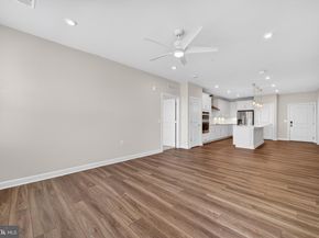 21630 Hawksbill High Circle 405, Sterling VA 20164