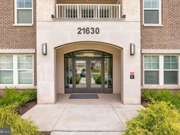 21630 Hawksbill High Circle 405, Sterling VA 20164