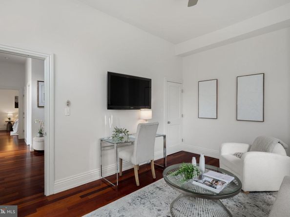 701 S 6TH Street, Philadelphia PA 19147