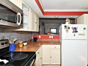 70 Tall Pine Lane, Levittown PA 19054