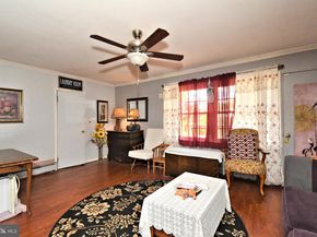 70 Tall Pine Lane, Levittown PA 19054