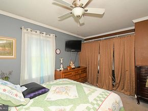 70 Tall Pine Lane, Levittown PA 19054