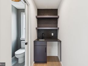 610 N Brenna Walk, Philadelphia PA 19123