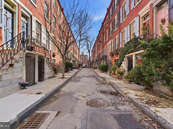 1918 Waverly Street, Philadelphia PA 19146