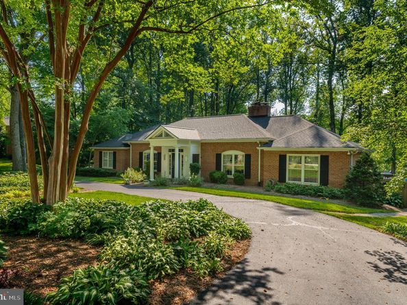 1104 Flor Lane, Mclean VA 22102