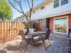 133 N Baylor Drive, Sterling VA 20164