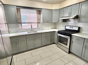 1827 Arnold Street, Philadelphia PA 19152