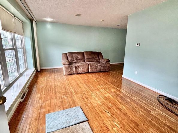 1827 Arnold Street, Philadelphia PA 19152