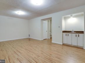 3032 Seven Oaks Place, Falls Church VA 22042