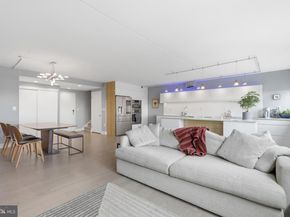 200 Lombard Street 717, Philadelphia PA 19147