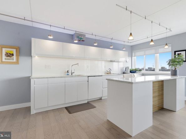 200 Lombard Street 717, Philadelphia PA 19147