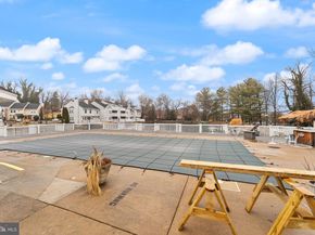 3322 Lakeside View Drive 33, Falls Church VA 22041