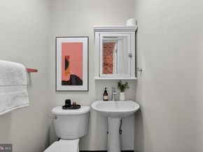 654 Acker Place NE, Washington DC 20002