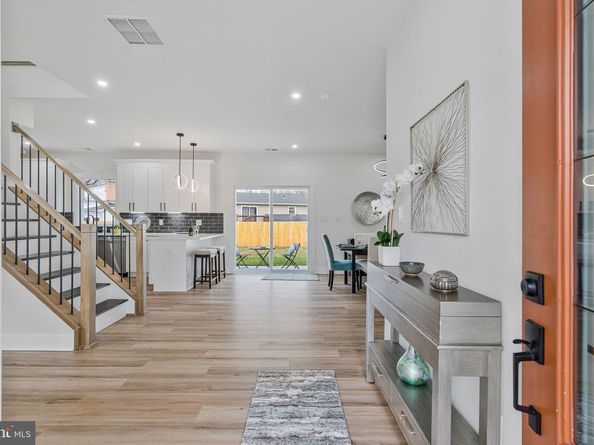 656 Stuart Court, Herndon VA 20170