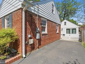 2331 N Underwood Street, Arlington VA 22205