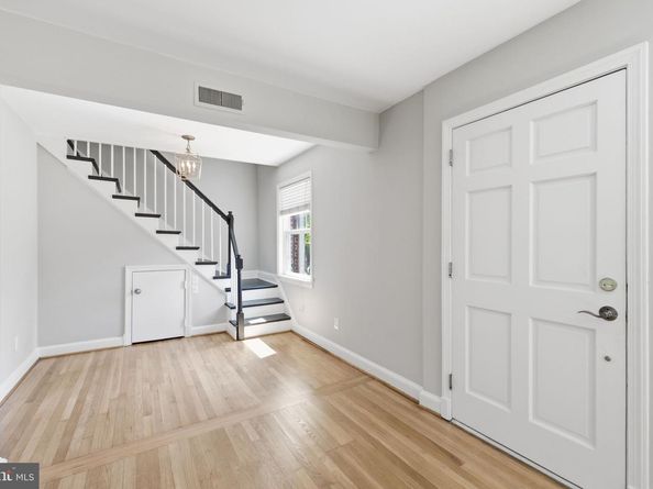 2331 N Underwood Street, Arlington VA 22205