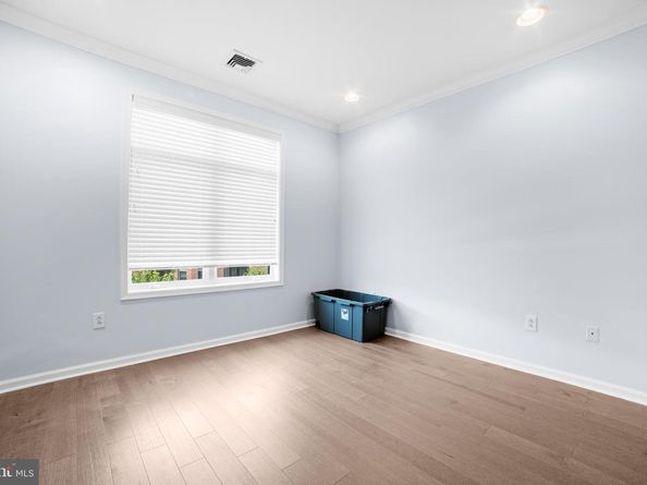 401 Carson Terrace 401, Huntingdon Valley PA 19006