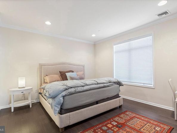401 Carson Terrace 401, Huntingdon Valley PA 19006