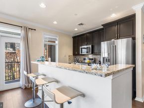 401 Carson Terrace 401, Huntingdon Valley PA 19006