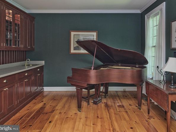 6950 Upper York Road, New Hope PA 18938