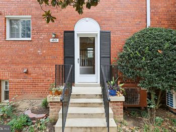 1615 Mount Eagle Place