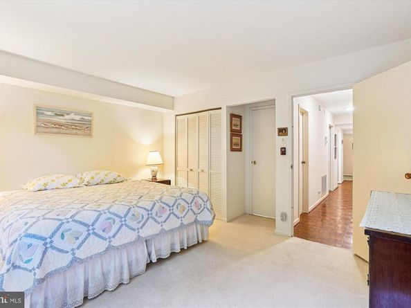 4956 Sentinel Drive 9106, Bethesda MD 20816