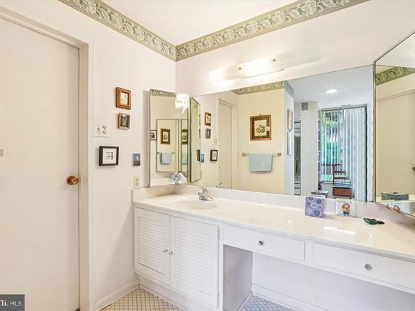 4956 Sentinel Drive 9106, Bethesda MD 20816